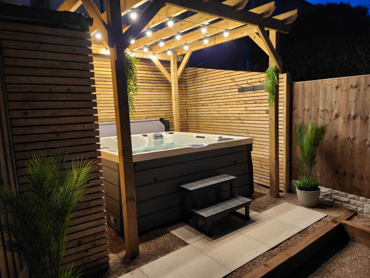 Xxhot Tubxx 4Bed Semi, Sleeps 8, 2 Bathrooms 블랙풀 외부 사진